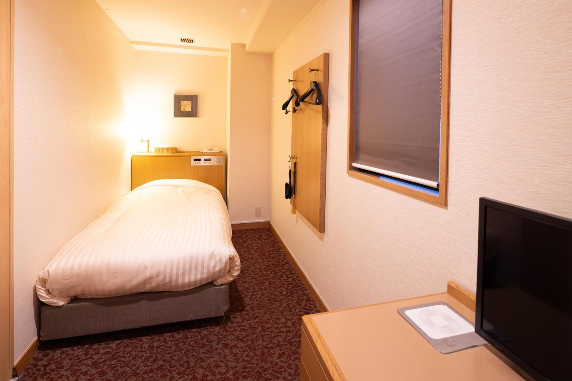 Western-Style Single Room (No View) - Non Smoking - No Meals